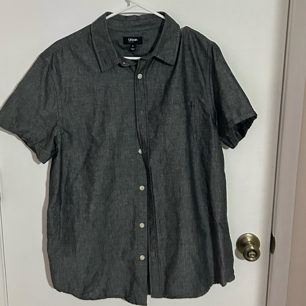 Men’s gray dress shirt